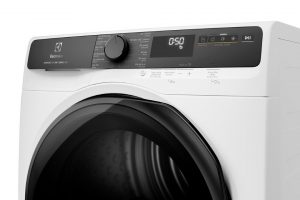 Máy sấy quần áo bơm nhiệt Electrolux 8 kg EDH803J5WC