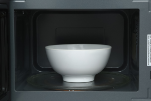 Lò vi sóng Electrolux EMM23K22B 23 lít