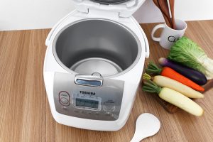 Nồi cơm điện tử Toshiba 1.8 lít RC-18NMFVN(W)