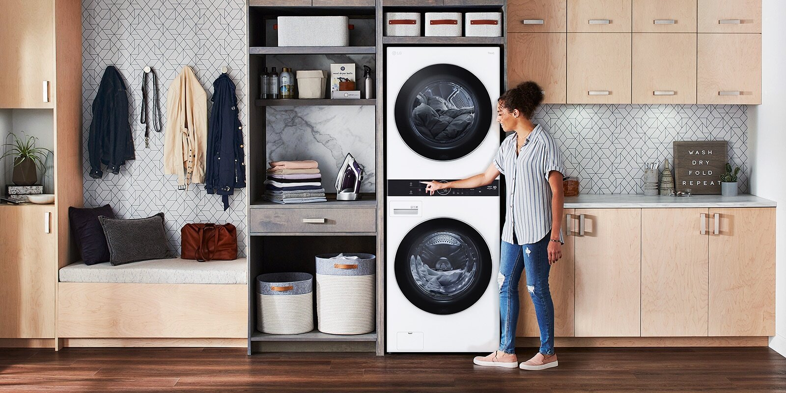 Tháp giặt sấy cao cấp LG WashTower 21 kg sấy 16 kg WT2116SHEG