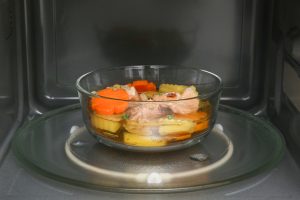 Lò vi sóng Panasonic NN-ST65JBYUE 32 lít